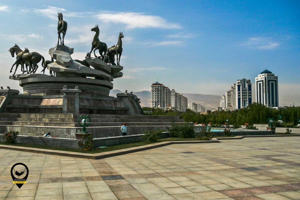 Monument 10 rocznicy Niepodległości,Turkmenistan