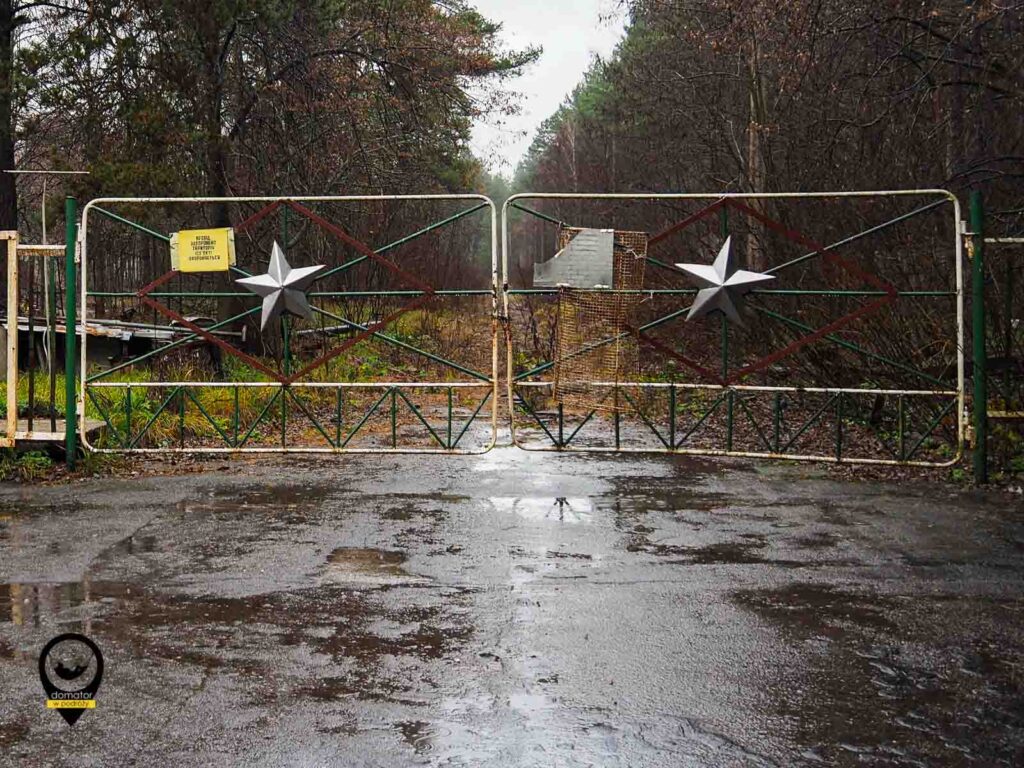 Wjazd na teren bazy Czarnobyl II,na mapach opisywanej jako ośrodek wypoczynkowy dla dzieci