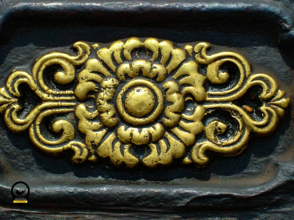 Gandan-ornament na urnie