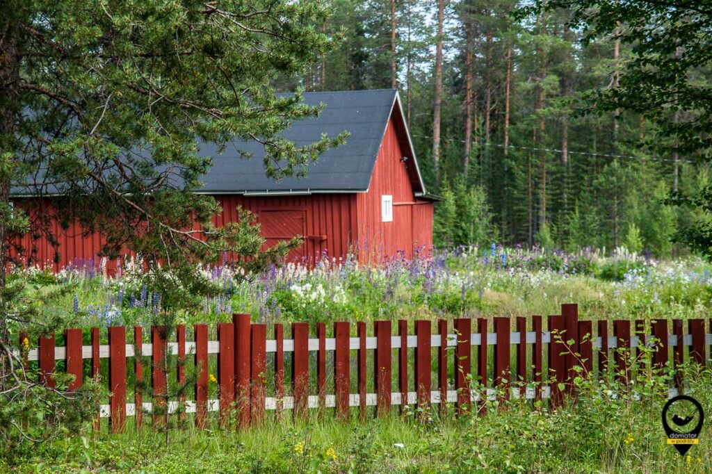 Czerwień faluńska-tradycyjny kolor drewnianych elewacji domów w Szwecji i Finlandii.